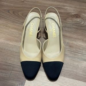 Chanel heel sling-backs (classic black and beige lambskin)